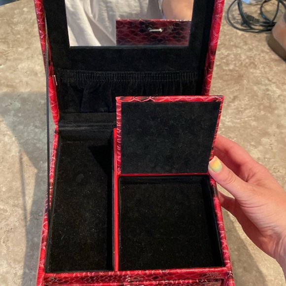 Tuscan Designs Faux Alligator Skin pink and black jewelry or makeup case - Picture 5 of 13